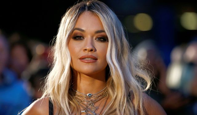 Rita Ora, üstsüz Instagram paylaşımlarıyla gündem oldu