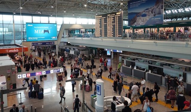Roma havalimanında bir yolcuya Rus vatandaşı olduğu gerekçesiyle su satılmadı