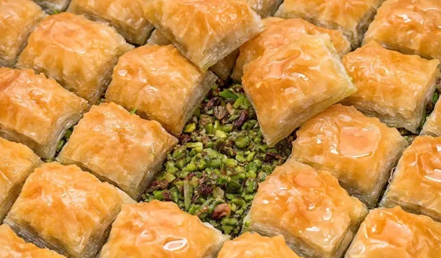 Türkiye ile Azerbaycan'ın Yunanistan’la baklava ve horon mücadelesi!