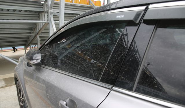 Edirne'de toz taşınımı: Hava kalitesi düştü, araçlar çamurla kaplandı