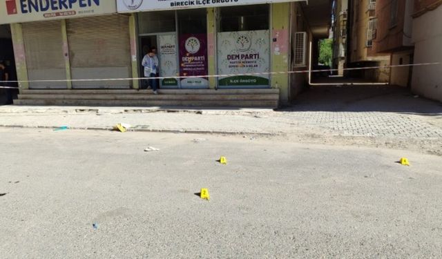 Urfa Birecik'te DEM Parti binasına silahlı saldırı: 14 mermi isabet etti