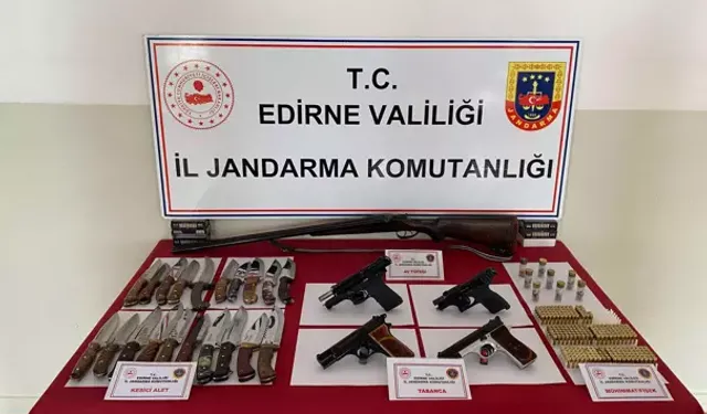 Edirne’de evde 4 tabanca ve mühimmat ele geçirildi