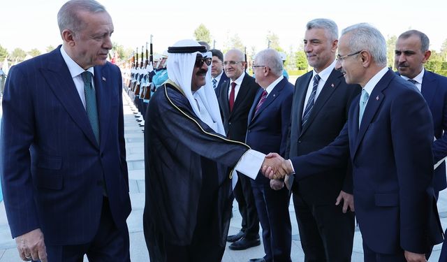 Cumhurbaşkanı Erdoğan, Kuveyt Emirini resmi törenle karşıladı