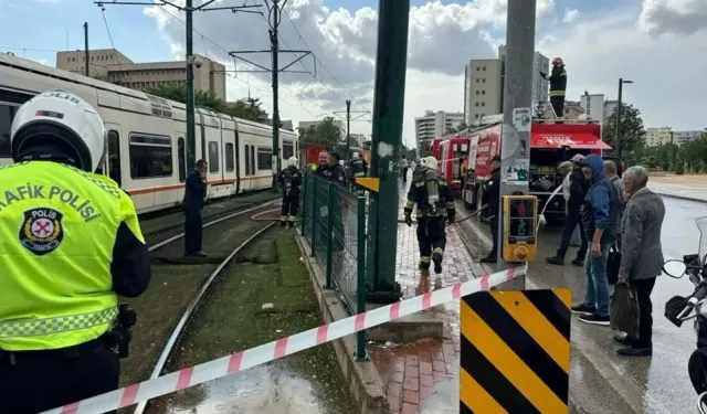 Gaziantep'te tramvaya yıldırım düştü