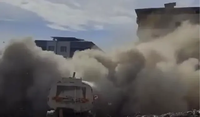 Gaziantep’te ağır hasarlı 6 katlı bina yıkılırken çöktü
