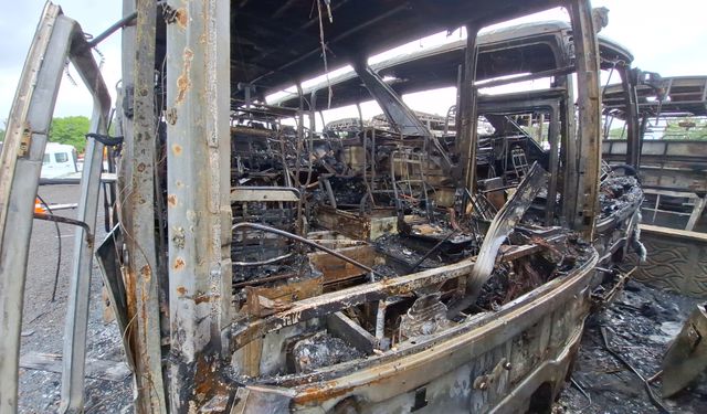 15 aracın yandığı yangında hasarın boyutu gün ağarınca ortaya çıktı