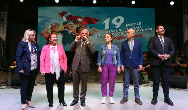 Mamak'ta 19 Mayıs Sabahat Akkiraz ve Gökhan Kılıç konseri ile kutlandı