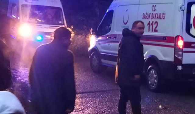 Rize'de otomobil uçuruma yuvarlandı: 5 yaralı