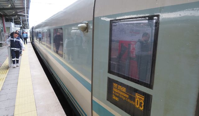 Sivas-İstanbul aktarmasız Yüksek Hızlı Tren ilk seferini yaptı