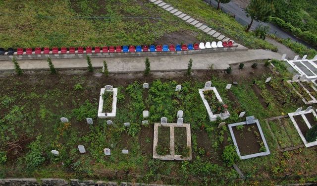 Trabzon'da mezarlığa tribün koltukları yerleştirildi: 30 adet koltuğa ihtiyaç var