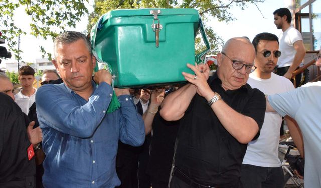 Özgür Özel, memleketi Manisa'da MHP'li meclis üyesinin cenaze namazına katıldı