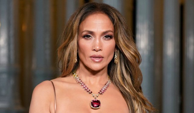56 yaşındaki Jennifer Lopez'in spor pozları gündem oldu