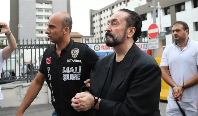Adnan Oktar'a iki suçtan beraat kararı