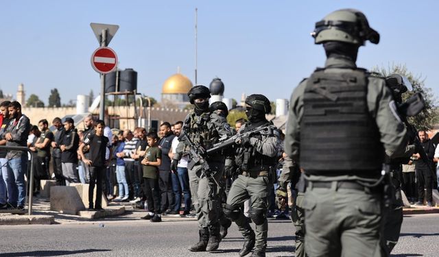 İsrail polisi Doğu Kudüs'te TRT Haber ekibine saldırdı