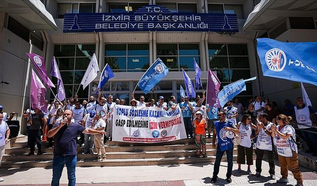 İzmir Büyükşehir Belediyesinde gösteride yaralanmaya neden oldukları gerekçesiyle 7 memur görevden uzaklaştırıldı