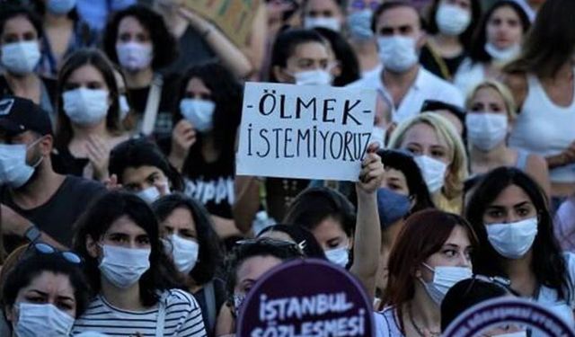 3 çocuğunun annesini 17 bıçak darbesiyle öldüren sanığa ağırlaştırılmış müebbet