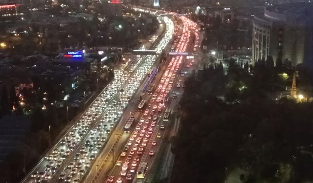 İstanbul'da trafik yoğunluğu yüzde 90'a ulaştı