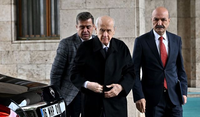 Bahçeli açıkladı: Öcalan'a niçin çağrı yaptı ve DEM Partililerle neden el sıkıştı?