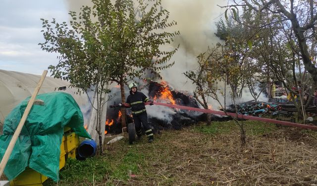 Evin bahçesindeki samanlar alev alev yandı; 1 kişi dumandan etkilendi