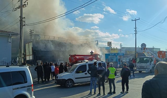 Niğde'de otomobil tamirhanesinde yangın