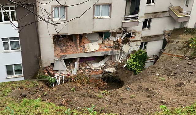 Rize'de heyelanın vurduğu evlere 60 ton toprak girmiş