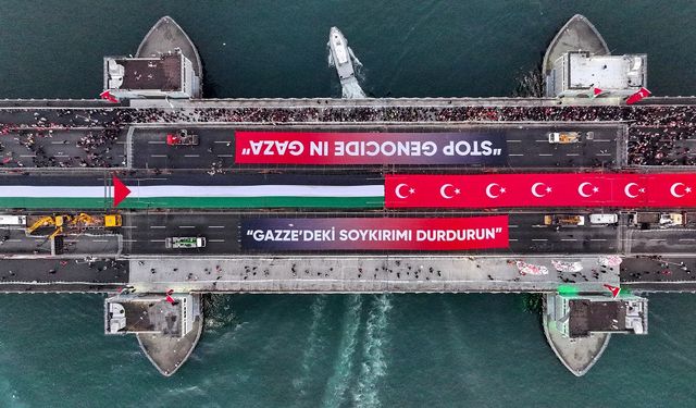 Galata’da Filistin'e destek yürüyüşü: Ayasofya’da namaz kılındı