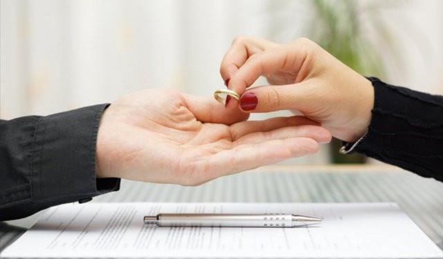 Yargıtay'dan emsal karar: Başka kadınların fotoğrafını beğenmek boşanma nedeni