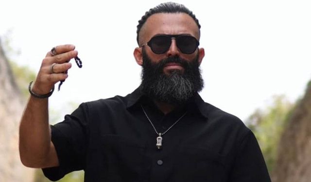 Survivor Turabi bu kez de İngilizce türkü söyledi!