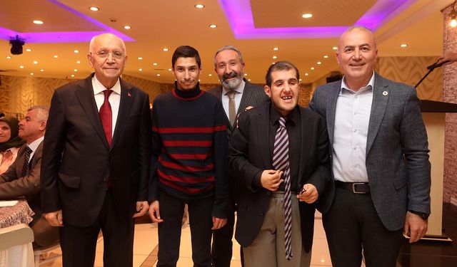 Başkan Yaşar, muhtarlarla iftar sofrasında bir araya geldi