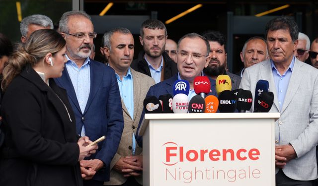 Bekir Bozdağ’dan, Sırrı Süreyya Önder'in tedavi gördüğü hastaneye ziyaret
