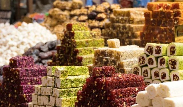 2 ton küflenmiş ve son tüketim tarihi geçmiş lokum ele geçirildi