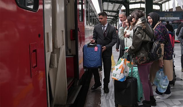 Turistik Diyarbakır Ekspresi yeni sezonun ilk seferi için yola çıktı