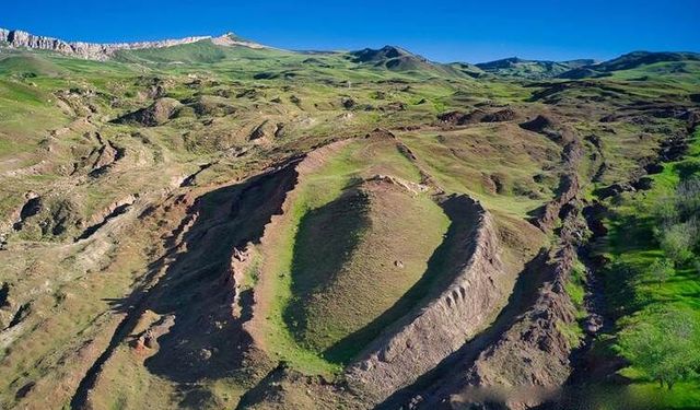 Ağrı Dağı'nda 'Nuh'un Gemisi'nin yeni izleri