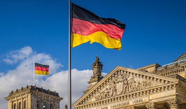 Almanya’da başörtülü kadına hakimlik engeli