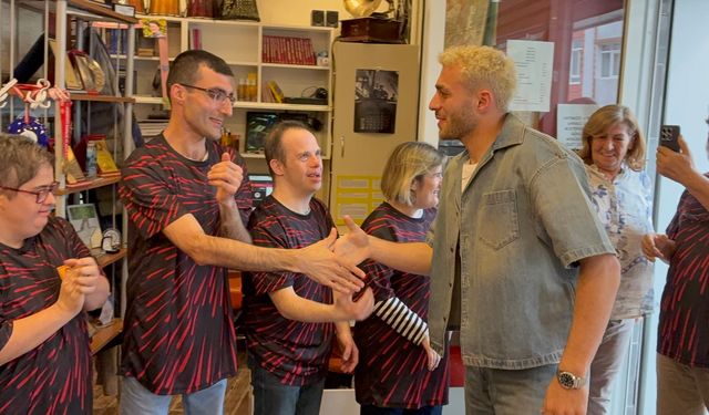 Galatasaraylı Barış Alper Yılmaz’dan Down Cafe’ye destek ziyareti