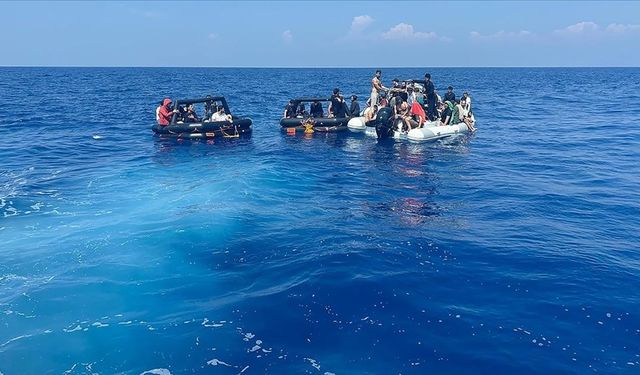 Muğla'da Yunanistan’ın geri ittiği 86 mülteci kurtarıldı