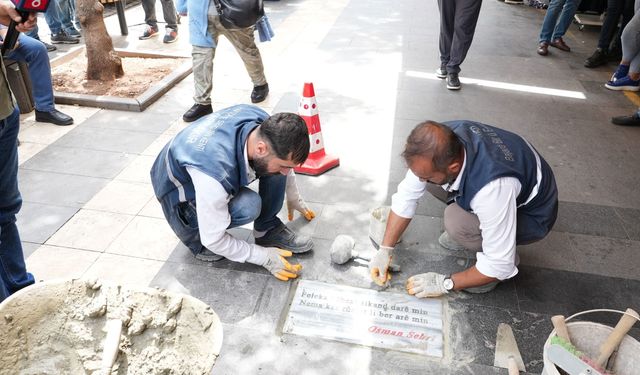 Diyarbakır’da Kürt şairlerinin beyitleri kaldırım taşlarına işlendi