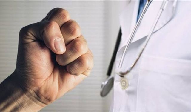 Usulsüz işleme izin vermeyen doktor darbedildi