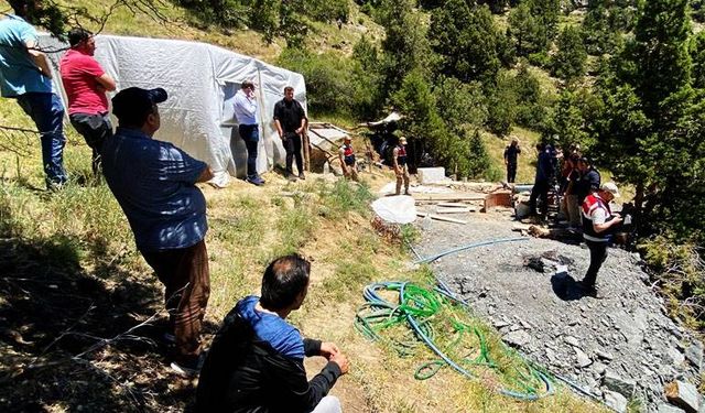 Göçükte hayatını kaybeden 3 işçi defnedildi