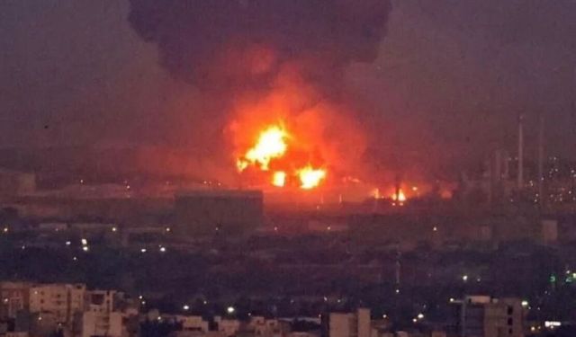 ABD ile İsrail'in, İran'daki Benderpol İskelesi'ne düzenledikleri saldırıda 5 kişi öldü