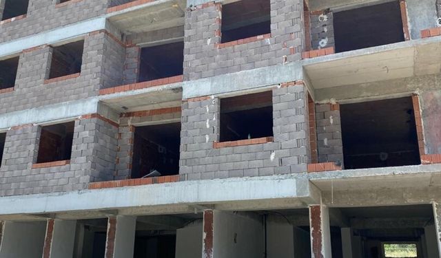 Manisa'da 5'inci kattan düşen inşaat işçisi öldü