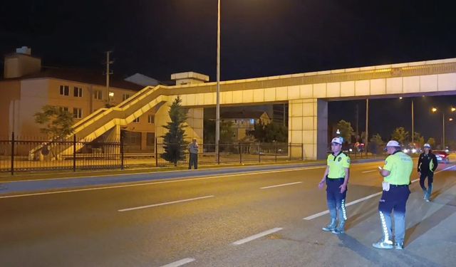 Üste geçidi kullanmayan yayaya otobüs çarptı