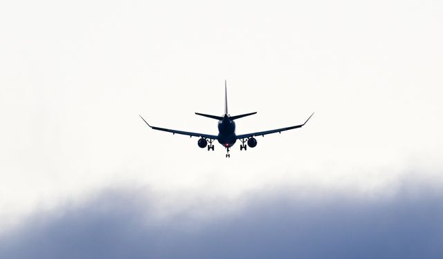 Duman ikazı alan pilot İstanbul Havalimanı'na acil iniş yaptı