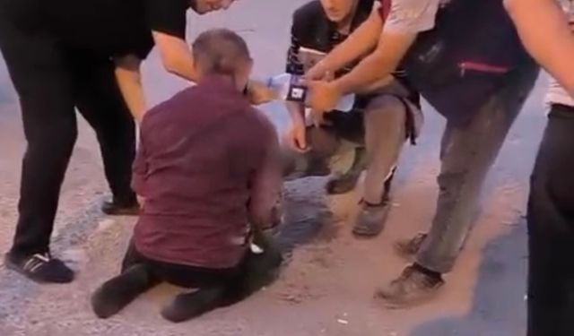Yaya geçidinde motosiklet çarptı