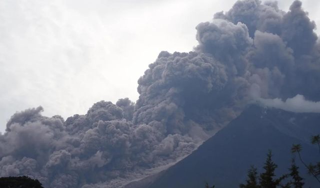 Guatemala’da yanardağ patladı, 500 kişi tahliye edildi