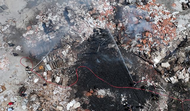 Ankara'da boş araziden fayans fabrikasına sıçrayan yangın kontrol altına alındı