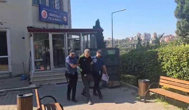 Başakşehir'de eşini bıçaklayarak öldürdü