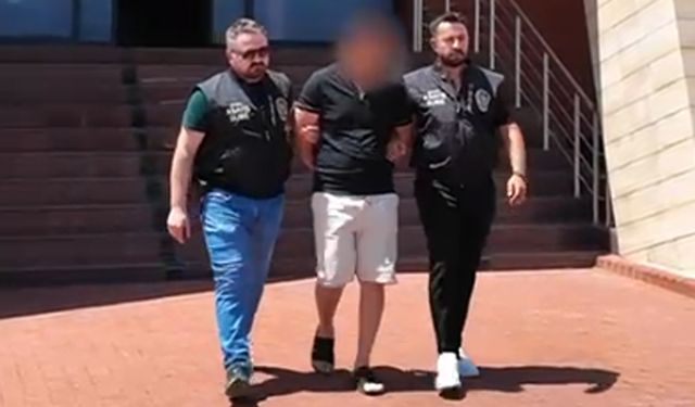4 çocuğu evdeyken eşini boğarak katletti