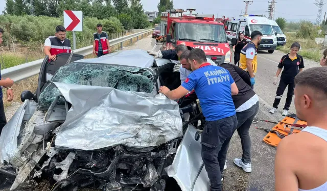 Osmaniye’de ticari araç ile karşı yönden gelen otomobil çarpıştı: 1 ölü, 1 yaralı