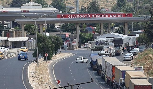 Suriye’den Türkiye’ye gümrük tarifesi: Geçişler durduruldu